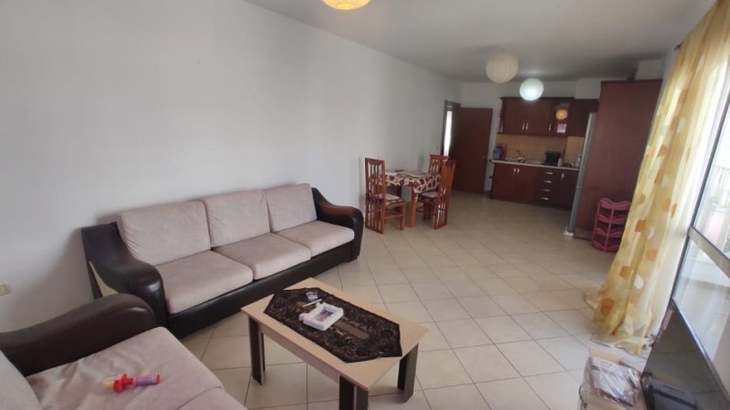 Tirane, jepet me qera apartament 2+1 Kati 4, 110 m² 600 € (KOMUNA E PARSIT)