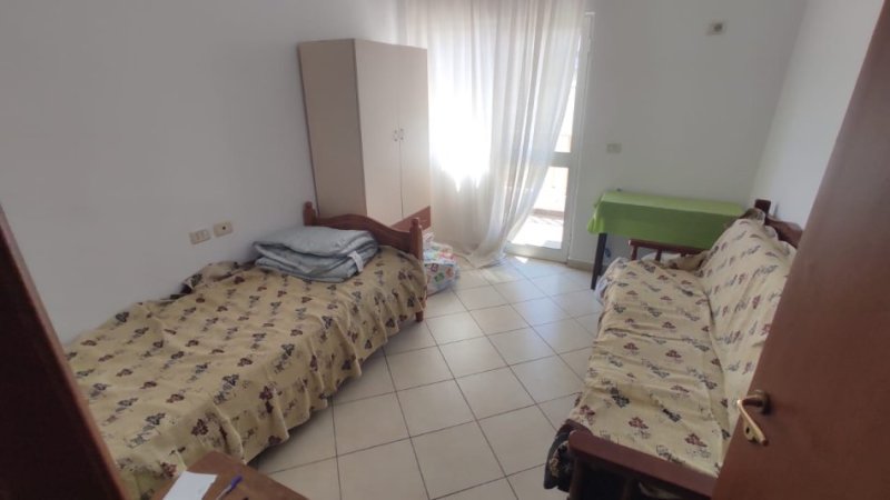 Tirane, jepet me qera apartament 2+1 Kati 4, 110 m² 600 € (KOMUNA E PARSIT)
