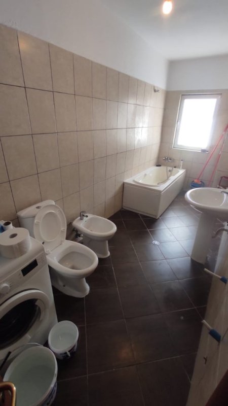 Tirane, jepet me qera apartament 2+1 Kati 4, 110 m² 600 € (KOMUNA E PARSIT)