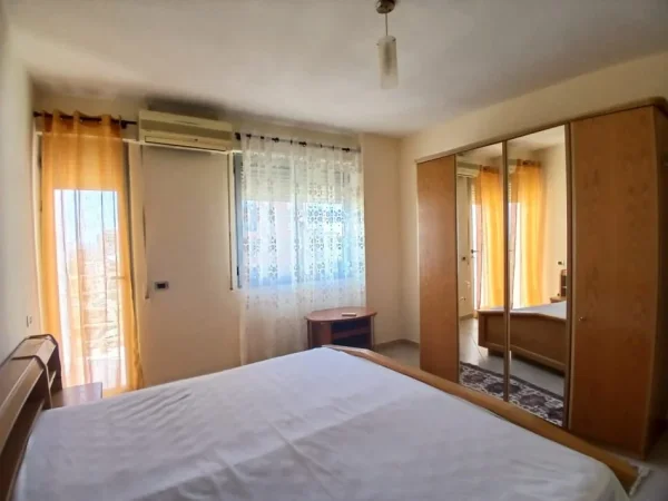 Tirane, jepet me qera apartament 1+1+Ballkon Kati 7, 78 m² 450 € (Don Bosko)