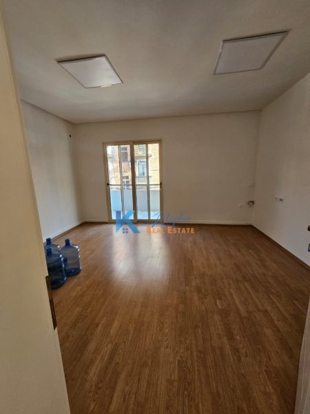 Tirane, jap me qera zyre Kati 2, 150 m² 1.500 € (AFER STADIUMIT DINAMO)