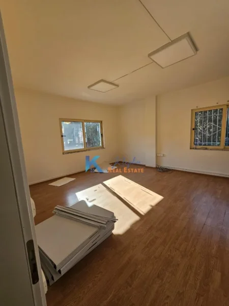 Tirane, jap me qera zyre Kati 2, 150 m² 1.500 € (AFER STADIUMIT DINAMO)