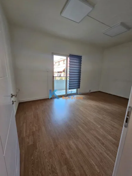 Tirane, jap me qera zyre Kati 2, 150 m² 1.500 € (AFER STADIUMIT DINAMO)