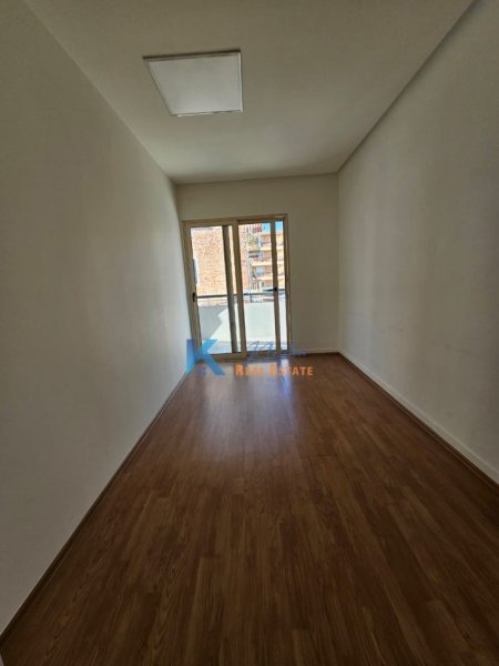 Tirane, jap me qera zyre Kati 2, 150 m² 1.500 € (AFER STADIUMIT DINAMO)