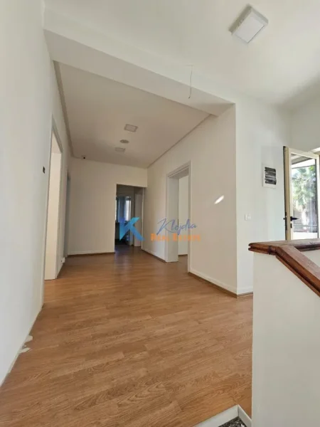 Tirane, jap me qera zyre Kati 2, 150 m² 1.500 € (AFER STADIUMIT DINAMO)