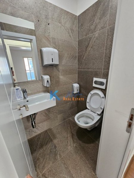 Tirane, jap me qera zyre Kati 2, 150 m² 1.500 € (AFER STADIUMIT DINAMO)