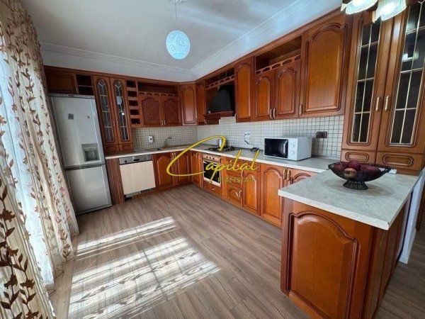 Tirane, jepet me qera apartament 2+1 Kati 2, 120 m² 600 € (SAUK)
