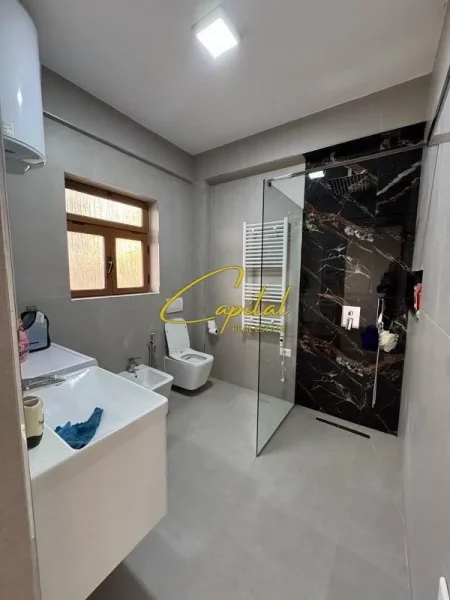 Tirane, jepet me qera apartament 2+1 Kati 2, 120 m² 600 € (SAUK)