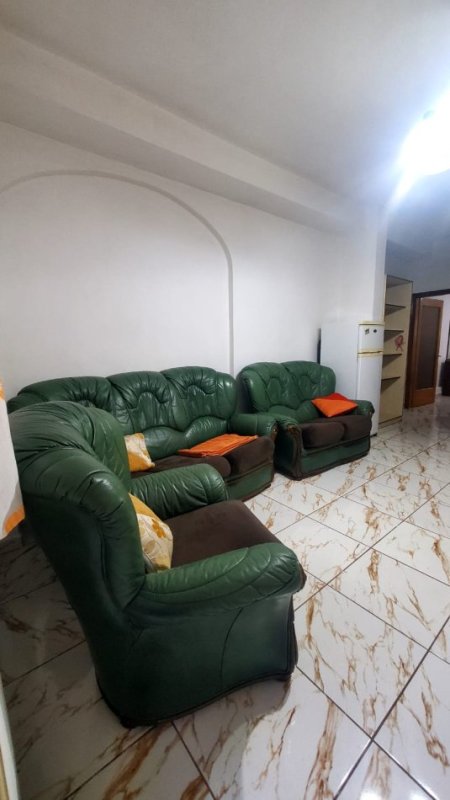 Tirane, jepet me qera apartament 1+1 Kati 1, 80 m² 300 € ( JEPET ME QERA SHTËPI 1+1 – PRANË HOTEL MERIDIAN TEK SIRI KODRA)
