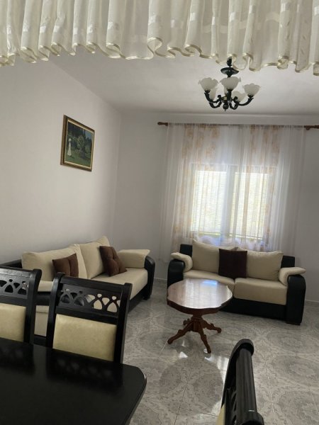 Tirane, jepet me qera Vile 2+1 Kati 1, 110 m² 400 € (Vilat amerikane)