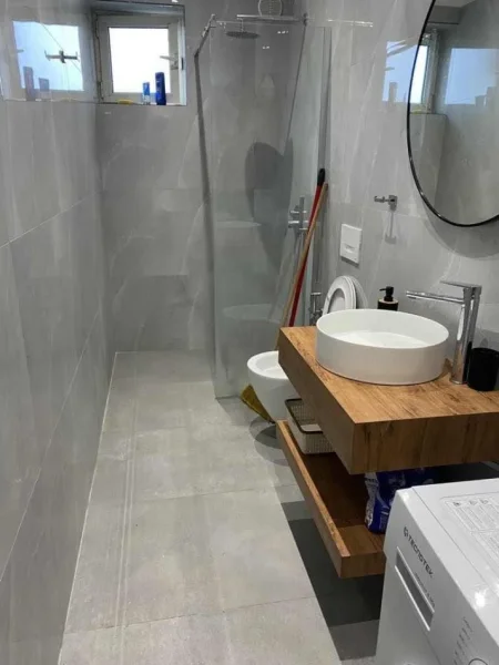 Tirane, jepet me qera apartament 1+1+Ballkon Kati 2, 50 m² 400 € (Ali Demi)