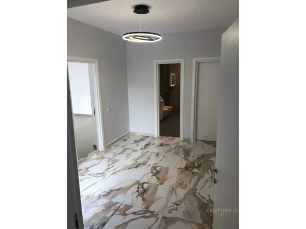 Tirane, jepet me qera apartament Kati 3, 450 m² 4.500 € (rruga e Durresit)