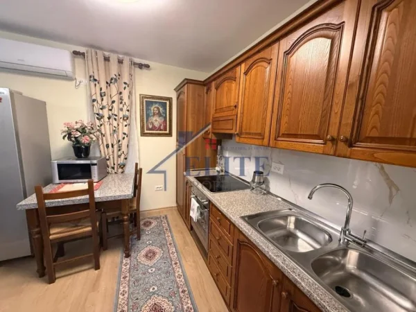 Tirane, shitet apartament 2+1+Ballkon Kati 2, 107 m² (Rruga Ali Visha)