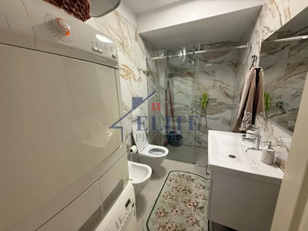 Tirane, shitet apartament 2+1+Ballkon Kati 2, 107 m² (Rruga Ali Visha)