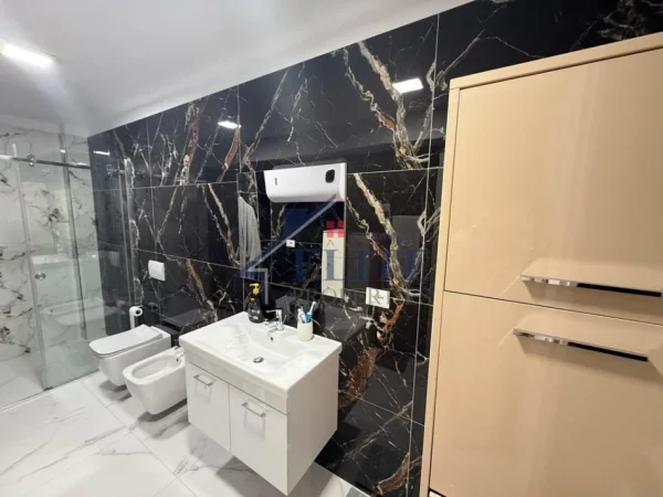 Tirane, shitet apartament 2+1+Ballkon Kati 2, 107 m² (Rruga Ali Visha)