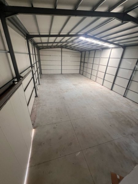 Tirane, jepet me qera magazine Kati 0, 600 m² 2.600 € (Autostrada Tirane Durres)