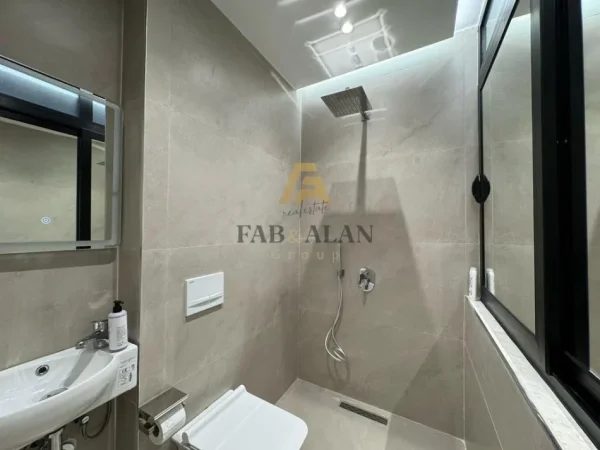 Tirane, shitet apartament 1+1+garsoniere, Kati 2, 60 m² 184.000 € (Pazari i Ri)