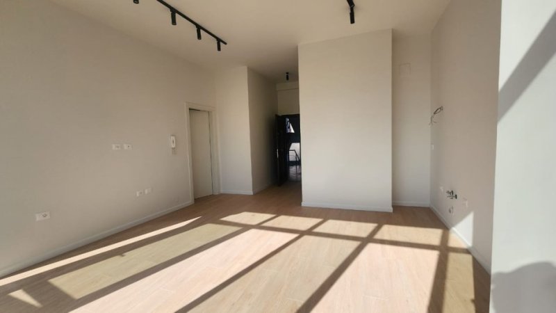 Tirane, shitet apartament 1+1+Ballkon Kati 2, 57 m² 124.000 € Stacioni i Trenit