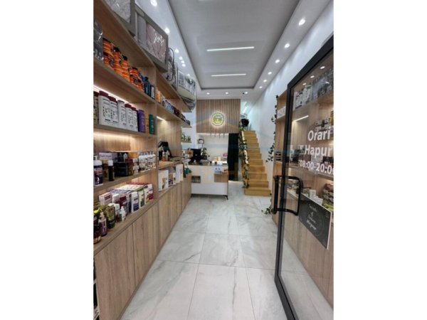 Tirane, jepet me qera ambjent biznesi Kati 0, 30 m² 700 € (Unaza e Re)