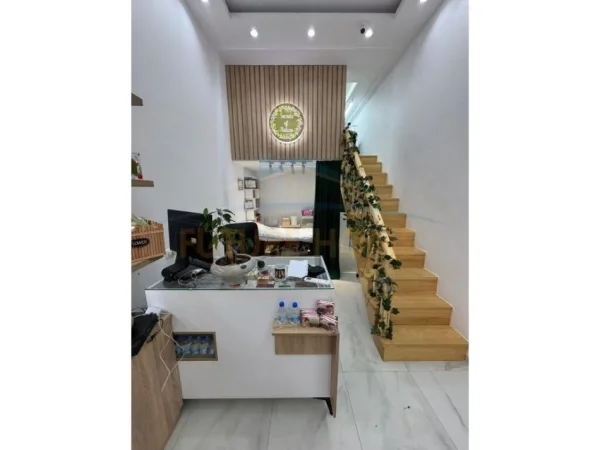 Tirane, jepet me qera ambjent biznesi Kati 0, 30 m² 700 € (Unaza e Re)