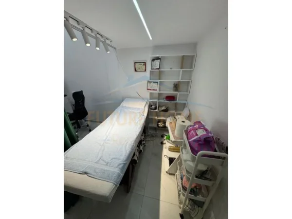 Tirane, jepet me qera ambjent biznesi Kati 0, 30 m² 700 € (Unaza e Re)