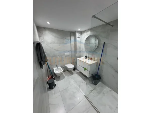 Tirane, jepet me qera ambjent biznesi Kati 0, 30 m² 700 € (Unaza e Re)