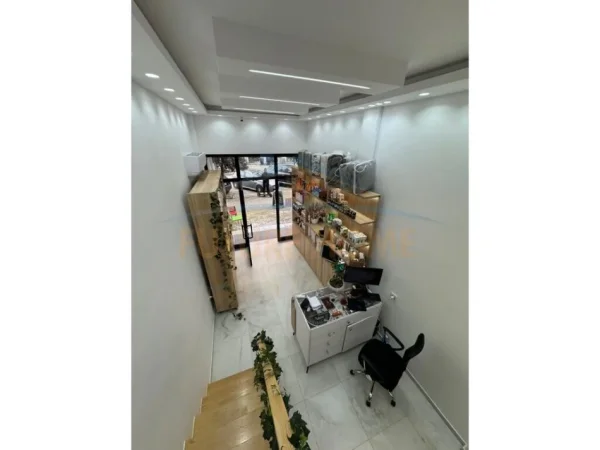 Tirane, jepet me qera ambjent biznesi Kati 0, 30 m² 700 € (Unaza e Re)