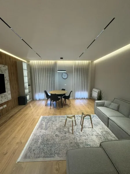Tirane, jepet me qera apartament 2+1+Ballkon Kati 6, 80 m² 1.300 € (Kompleksi Delijorgji)