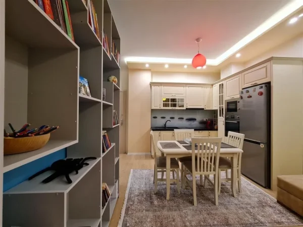 Tirane, jepet me qera apartament 1+1+Ballkon Kati 2, 60 m² 650 € (KOMUNA E PARISIT)