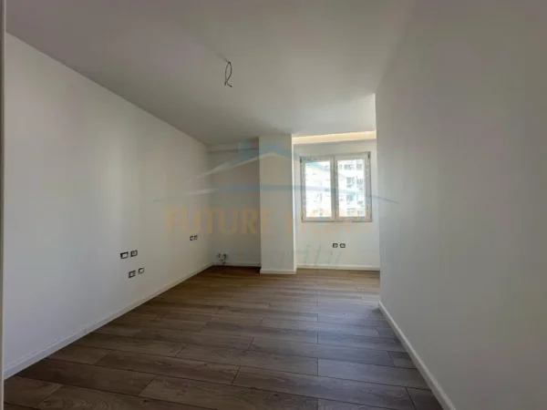 Tirane, shitet apartament 2+1 Kati 4, 102 m² 150.000 € (Yzberisht)