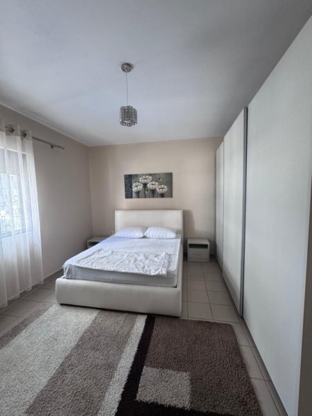 Tirane, jepet me qera apartament 1+1+Ballkon Kati 2, 80 m² 400 € (Ne fund te rruges Don Bosko prane Neptunit)