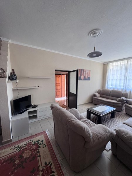 Tirane, jepet me qera apartament 1+1+Ballkon Kati 2, 80 m² 400 € (Ne fund te rruges Don Bosko prane Neptunit)