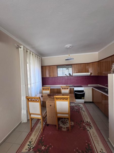 Tirane, jepet me qera apartament 1+1+Ballkon Kati 2, 80 m² 400 € (Ne fund te rruges Don Bosko prane Neptunit)