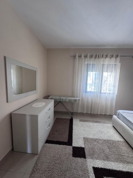 Tirane, jepet me qera apartament 1+1+Ballkon Kati 2, 80 m² 400 € (Ne fund te rruges Don Bosko prane Neptunit)