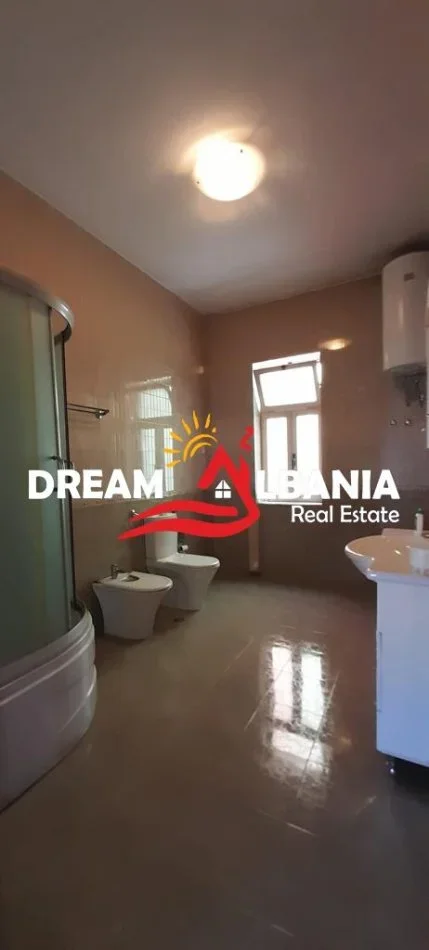Tirane, jepet me qera ambjent biznesi Kati 1, 1.025 m² 6.500 € (Tek Komuna e Parisit - ID 4251285)