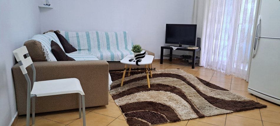 Tirane, jepet me qera apartament 1+1+Ballkon Kati 1, 50 m² 450 € (RRUGA E ELBASANIT)