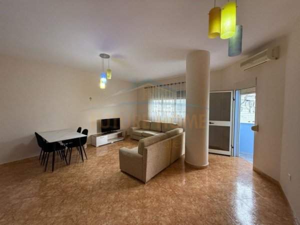 Durres, jepet me qera apartament 2+1 Kati 8, 114 m² 500 € (Durres)