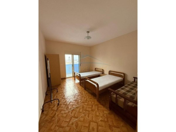 Durres, jepet me qera apartament 2+1 Kati 8, 114 m² 500 € (Durres)