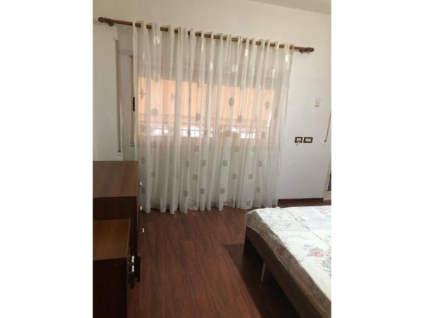 Tirane, jepet me qera apartament 2+1 Kati 3, 100 m² 450 € (Ali Dem)