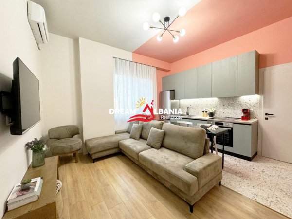 Tirane, jepet me qera apartament 1+1+Ballkon Kati 2, 47 m² 700 € (Prane Pazarit te Ri, ID 42111372)