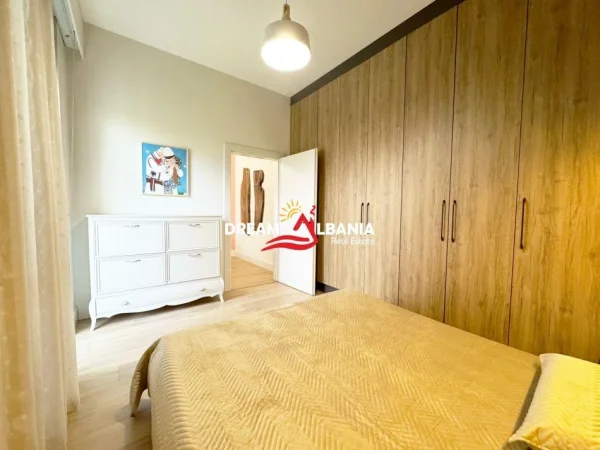 Tirane, jepet me qera apartament 1+1+Ballkon Kati 2, 47 m² 700 € (Prane Pazarit te Ri, ID 42111372)