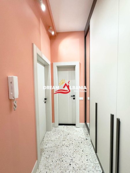 Tirane, jepet me qera apartament 1+1+Ballkon Kati 2, 47 m² 700 € (Prane Pazarit te Ri, ID 42111372)