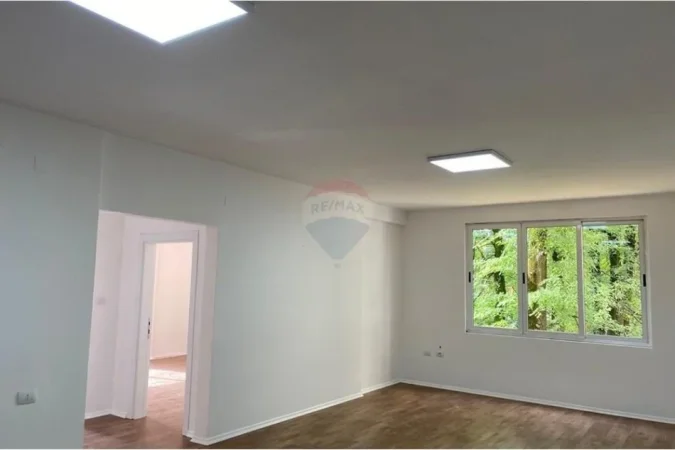 Tirane, jepet me qera , 100 m² 680 € (Rruga e Elbasanit)