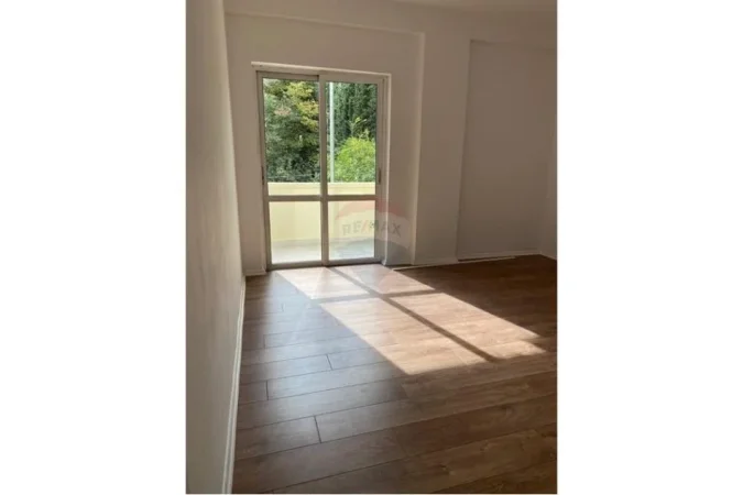 Tirane, jepet me qera , 100 m² 680 € (Rruga e Elbasanit)