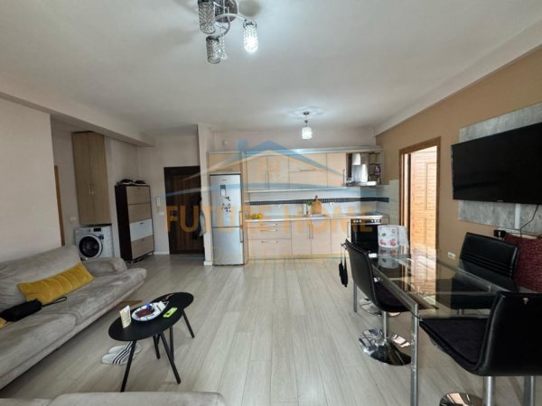 Tirane, jepet me qera apartament 1+1 Kati 7, 70 m² 420 € (Unaza e Re Tirane)