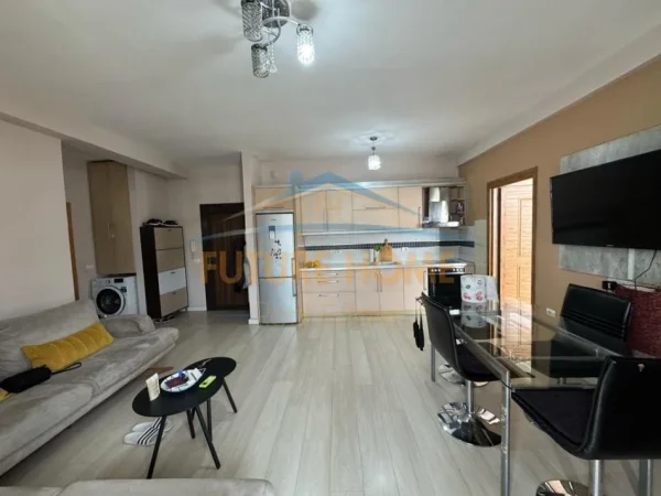 Tirane, jepet me qera apartament 1+1 Kati 7, 70 m² 420 € (Unaza e Re Tirane)