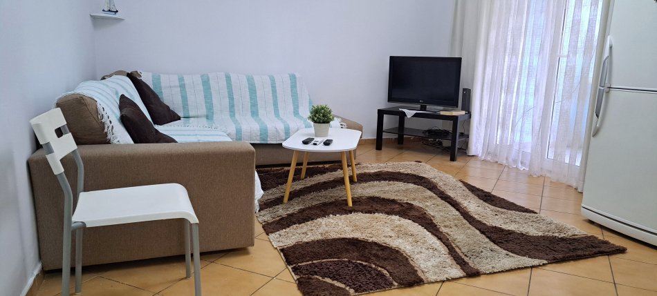 Tirane, jepet me qera apartament 1+1+Ballkon Kati 1, 50 m² 450 € (BULEVARDI ZHAN DARK)