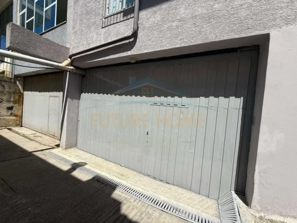 Tirane, jepet me qera dyqan Kati 0, 160 m² 2.000 € (RRUGA INDUSTRIALE PRANE ARDENOS)     UNA52484