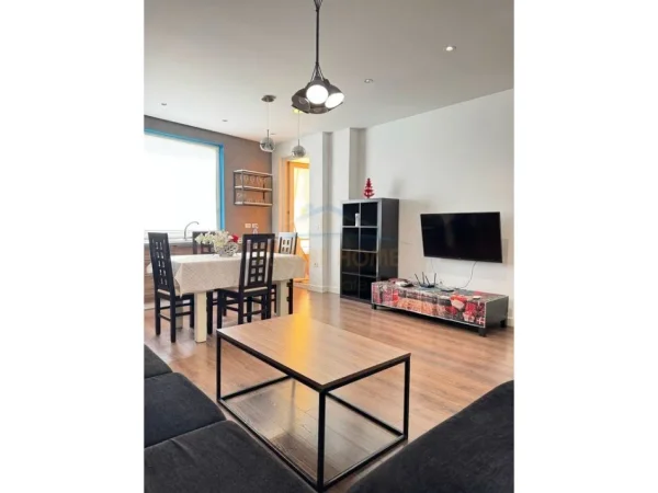 Tirane, jepet me qera apartament 2+1 Kati 6, 94 m² 550 € (Unaza e Re, Tiranë.)