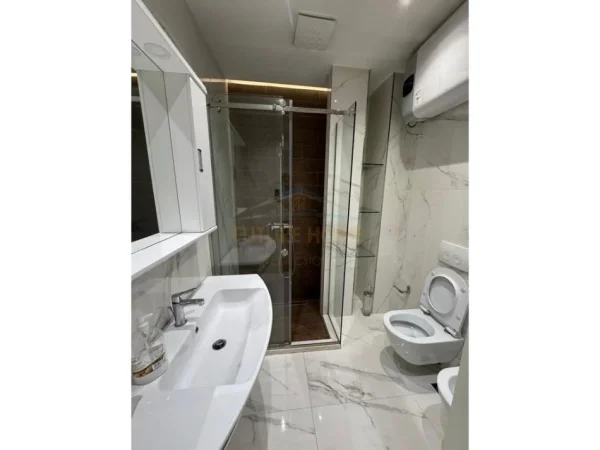 Tirane, jepet me qera apartament 2+1 Kati 6, 94 m² 550 € (Unaza e Re, Tiranë.)